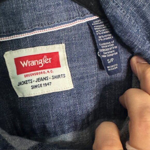 Wrangler Women's Snap Button Denim Longs Sleeve Shirt Size Small Petite - Picture 5 of 5